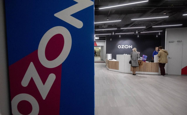 В Москве сотрудника компании OZON обвинили в изнасиловании 16-летней девочки в пункте выдачи заказов.