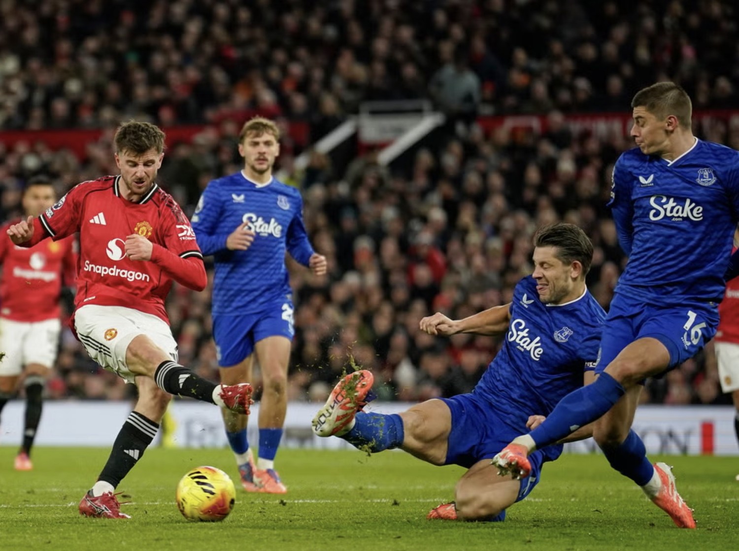 Футбол. Чемпионат Англии. Премьер-лига. Эвертон — Манчестер Юнайтед. Прогноз: Тотал (3) Б