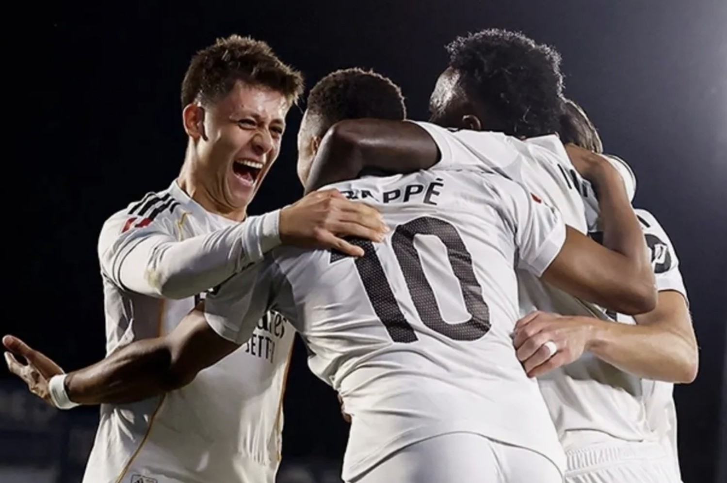 Футбол. Чемпионат Испании. Примера. Эльче — Реал Мадрид. Прогноз: Фора 2 (-1)