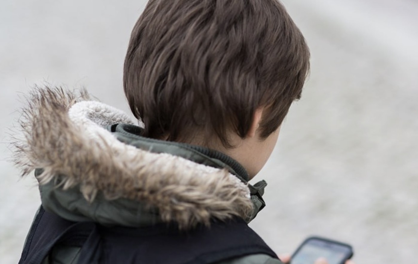 За подглядывание в чужой смартфон — до 4 лет тюрьмы: «глянул сторис — получи срок»