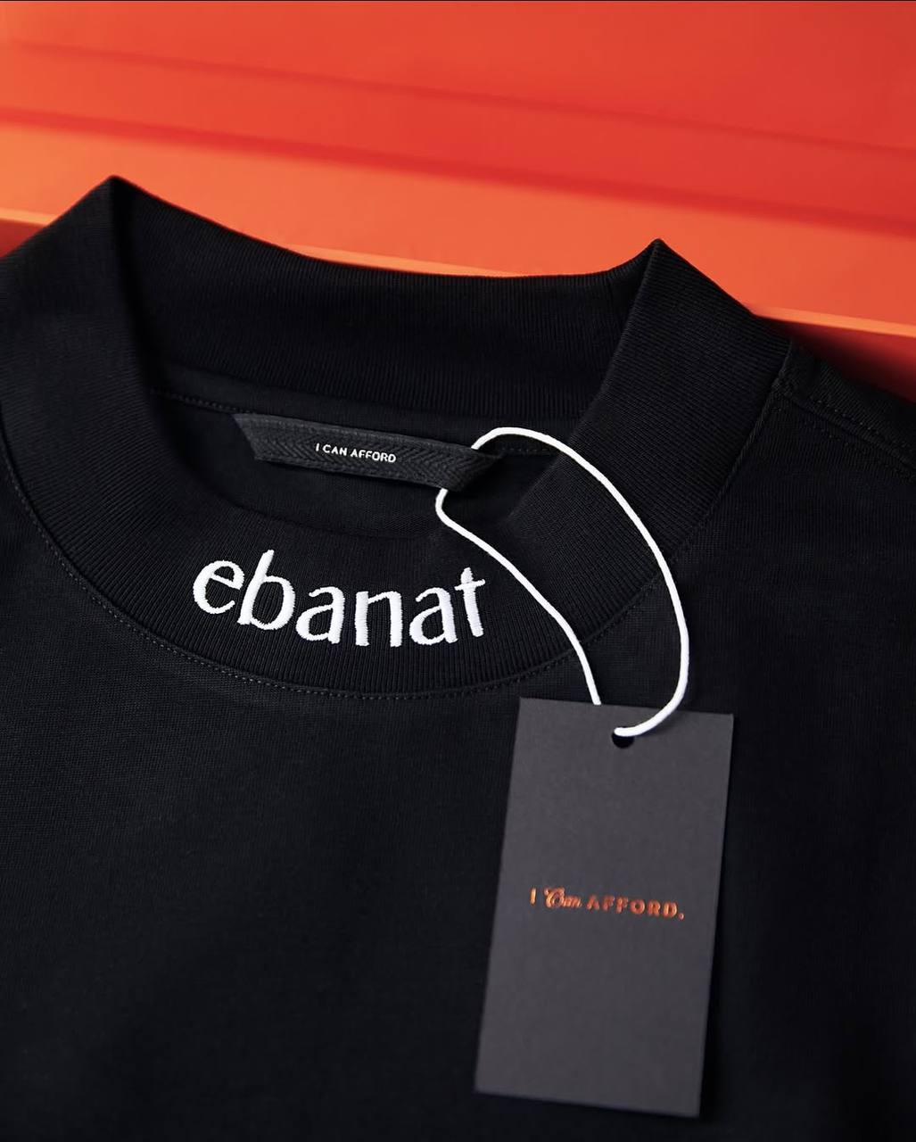 Китайский бренд EBANAT выпускает новогоднюю футболку