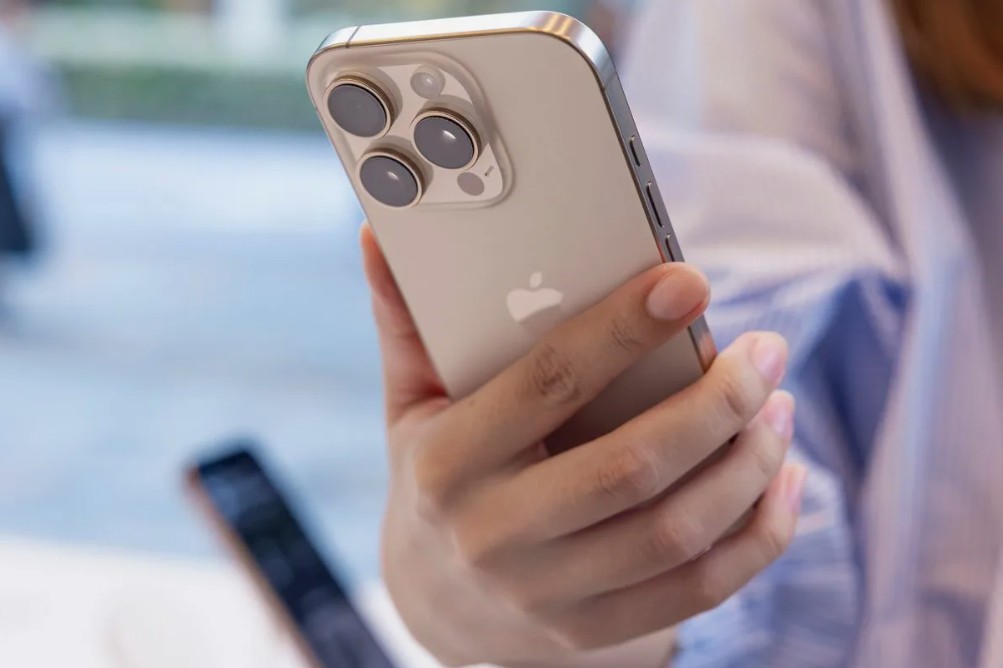 Айфоны обвалились в цене сильнее обычного