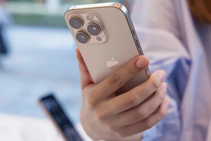 Айфоны обвалились в цене сильнее обычного