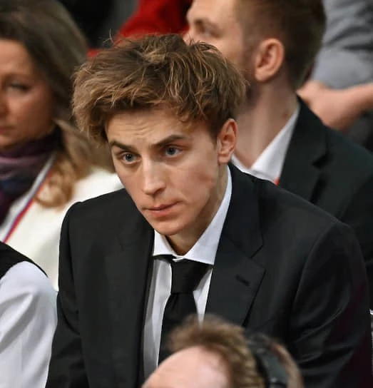 Влад А4 через суд выбил деньги с вьетнамцев за платье и лосины с его лицом — даже в Башкирии не спрятаться