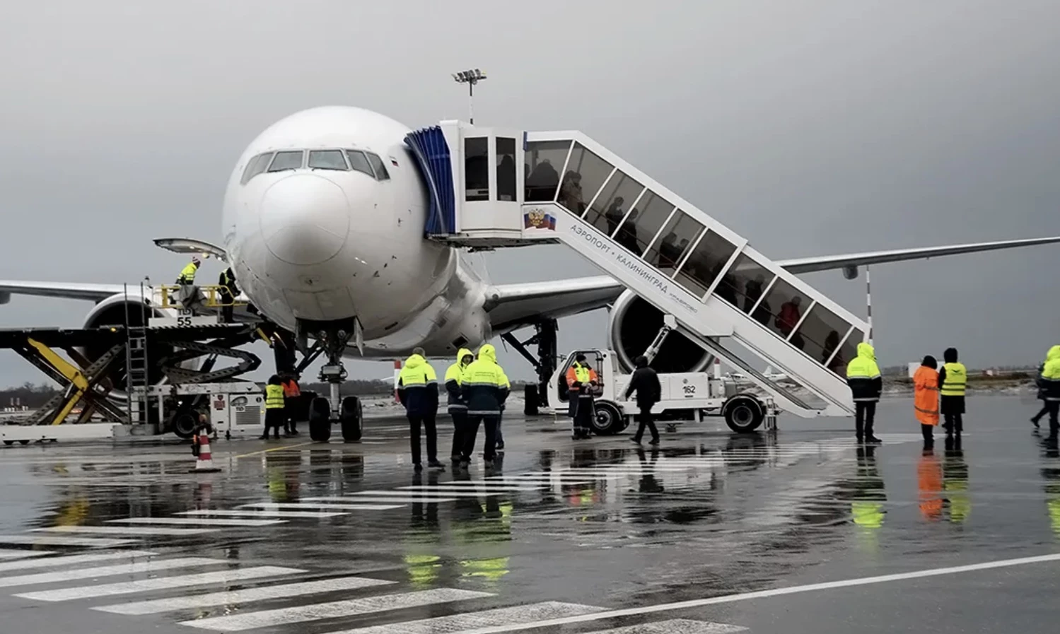 Более трети дальнемагистральных самолётов в России не летают — дефицит запчастей добивает авиацию