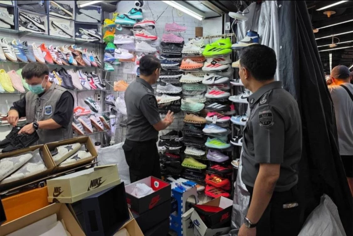 30 миллионов бат конфиската! В MBK Center Бангкока изъяли 100 000+ подделок Dior, Gucci и Nike — люкс-рынок в шоке!