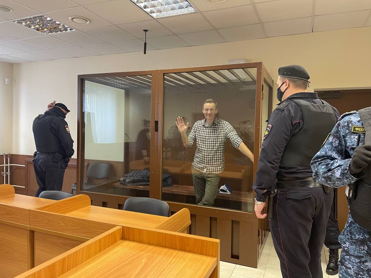 Суд над человеком. Навальный в суде 2021.
