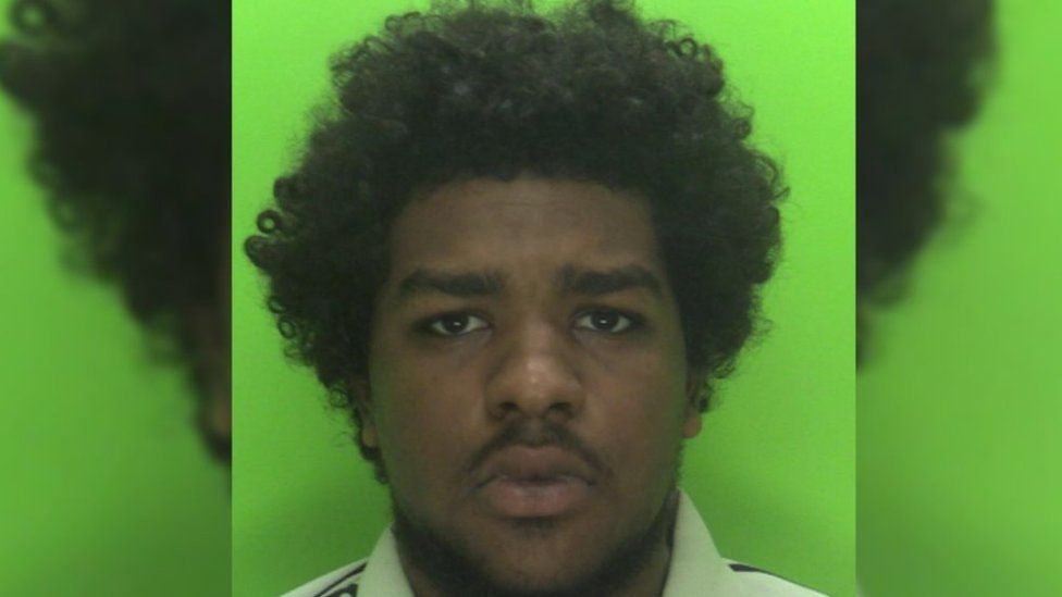 Убийцу, который зарезал музыканта на глазах у десятков прохожих, приговорили к пожизненному сроку