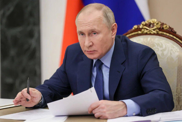 Владимир Путин подписал закон о запрете смены пола в России, теперь это будет возможно только по медицинским показаниям.