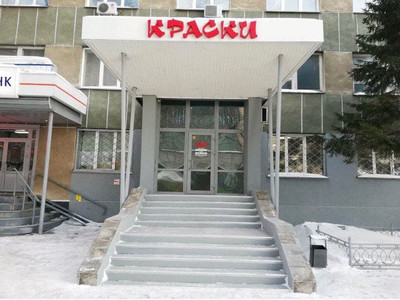 В Новосибирске восьмиклассник-скейтер впал в кому после конфликта с продавцом магазина.