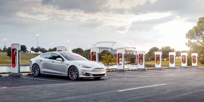 Бесплатная зарядка для покупателей Tesla в США на целый год